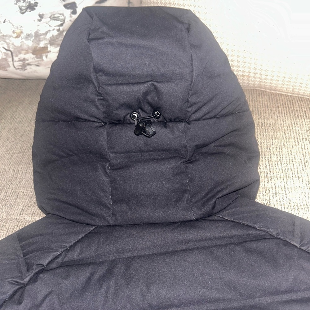L.L. Bean Women's Black Hooded Puffer Jacket - Picture 7 of 8